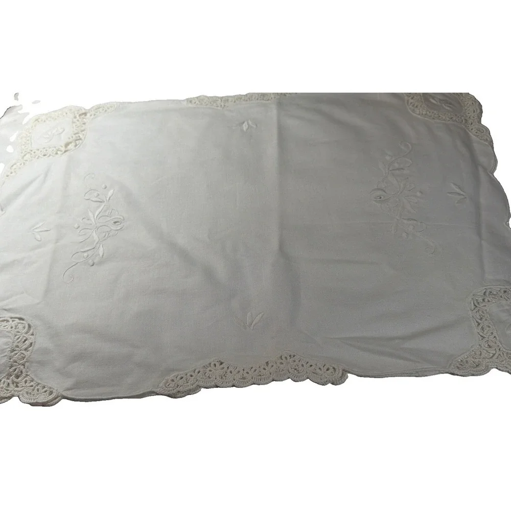 NIP VTG Cotton Embroidered White Battenberg Lace Placemats Scalloped Edges (6)